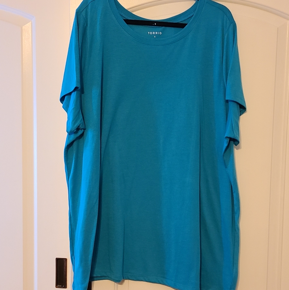 NWOT Torrid Size 4 Tee